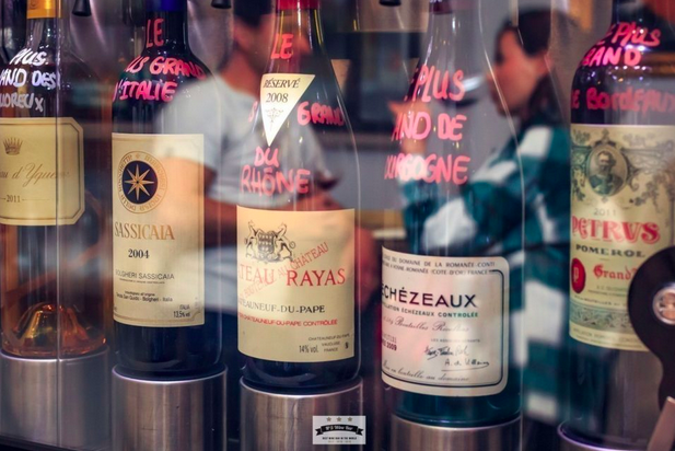 Le N°5 Wine Bar – le « meilleur bar à vin du monde » – relance le menu gastronomique, en plus des tapas et des vins au verre.