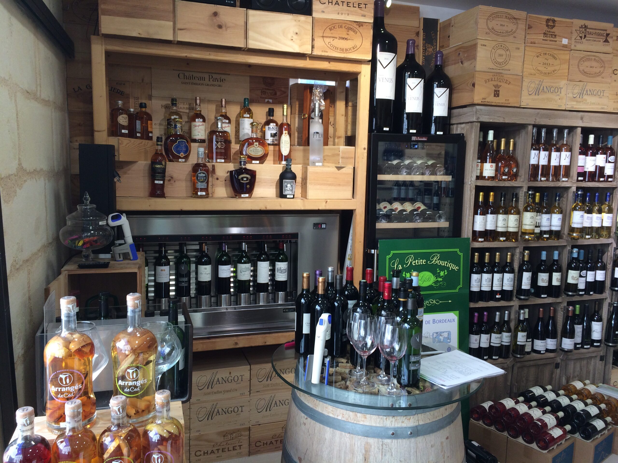Enomatic distributeur de vin au verre vendu par Enostore France chez Marchand de soif à Saint-Emilion