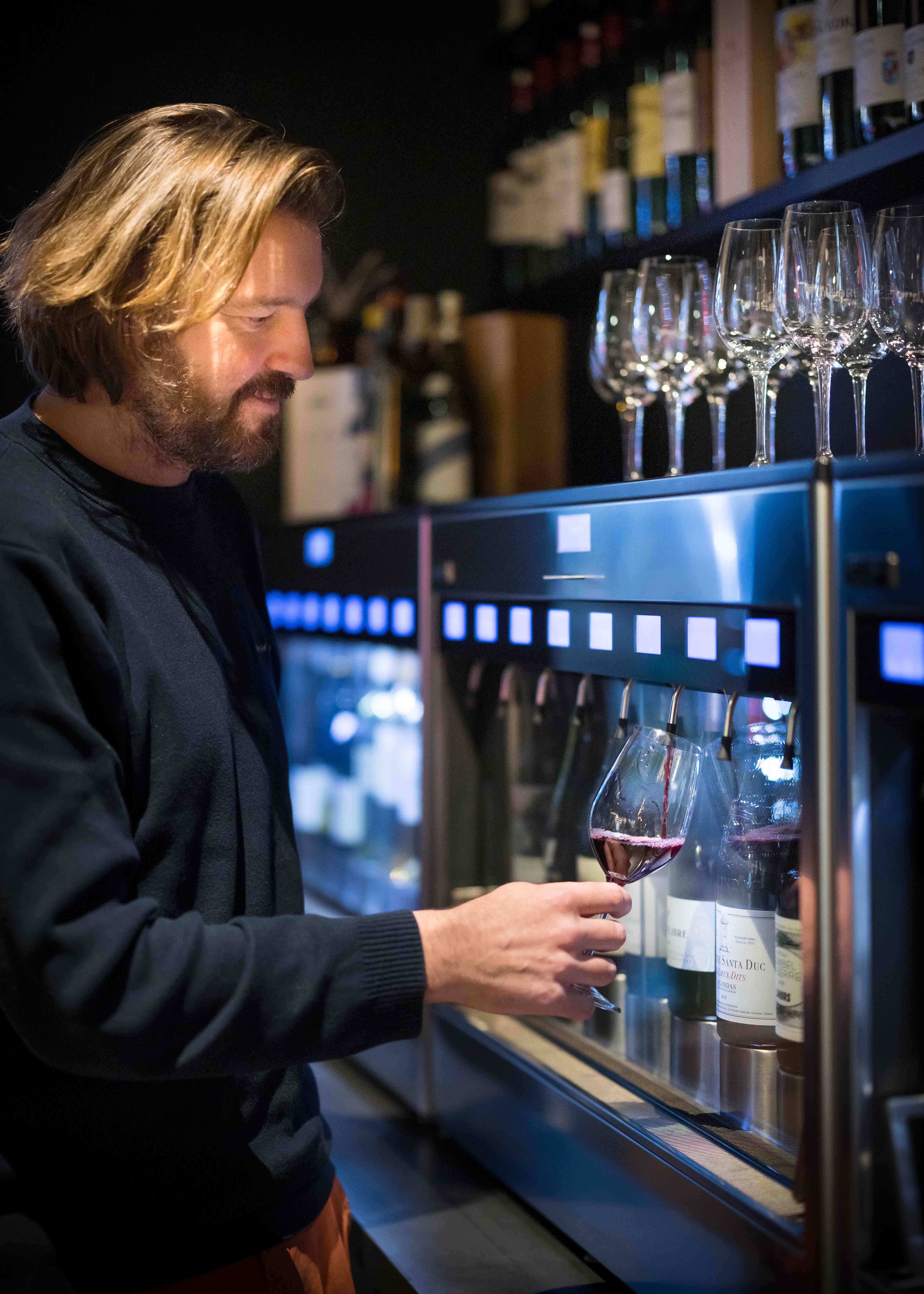 Enomatic Enostore France - Distributeur de vin au verre Roma 8 bouteilles au restaurant Le sobre Chartrons à Bordeaux