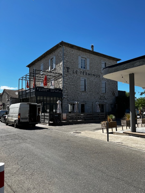 Optimiser son offre de vin au verre : l’exemple du Terminus à Ruoms
